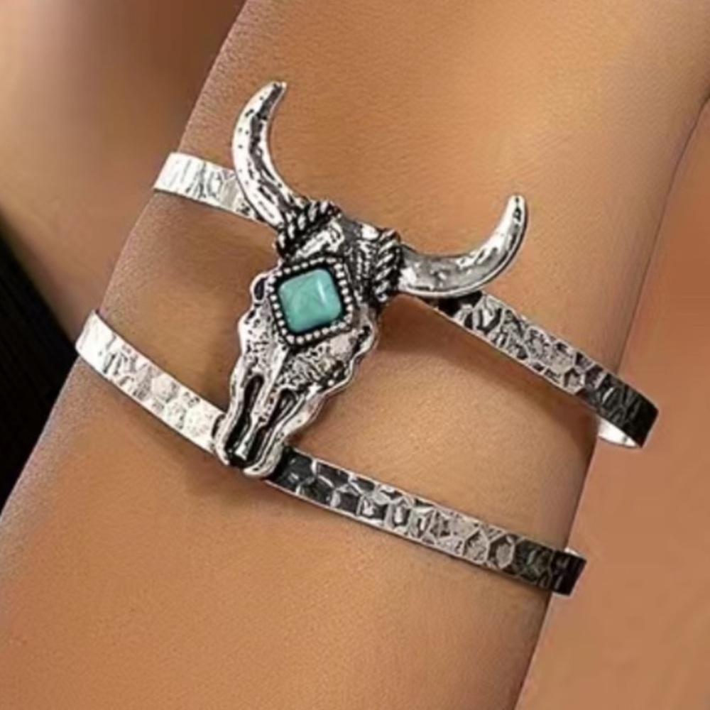 🌵Western Cow Cattle Head Turquoise Decor Cuff Bracelet